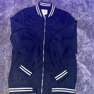 H&M Men’s Small Bomber jacket. In amazing condition, lightweight.